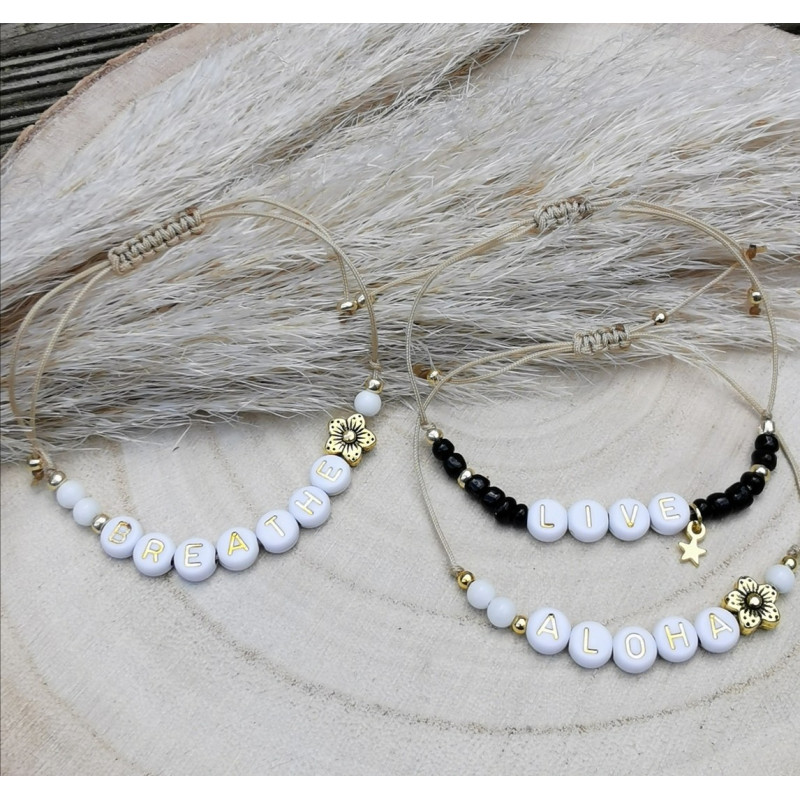Bracelet perles lettres LIVE, Esprit ALOHA, Surf lifestyle. Idées cadeaux.